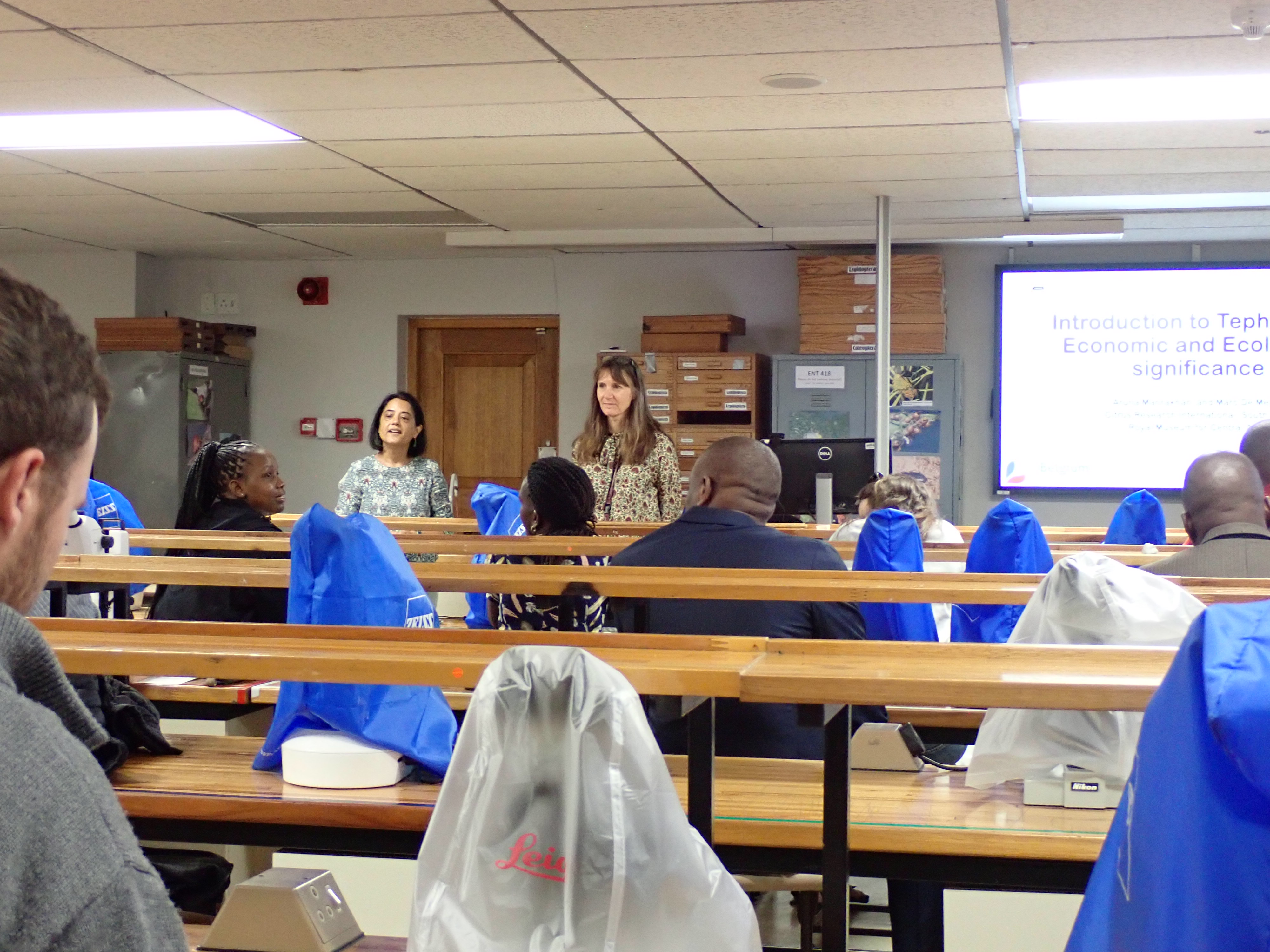 Pia Addison (SU, right) and Aruna Manrakhan (CRI, left) introducing the workshop 