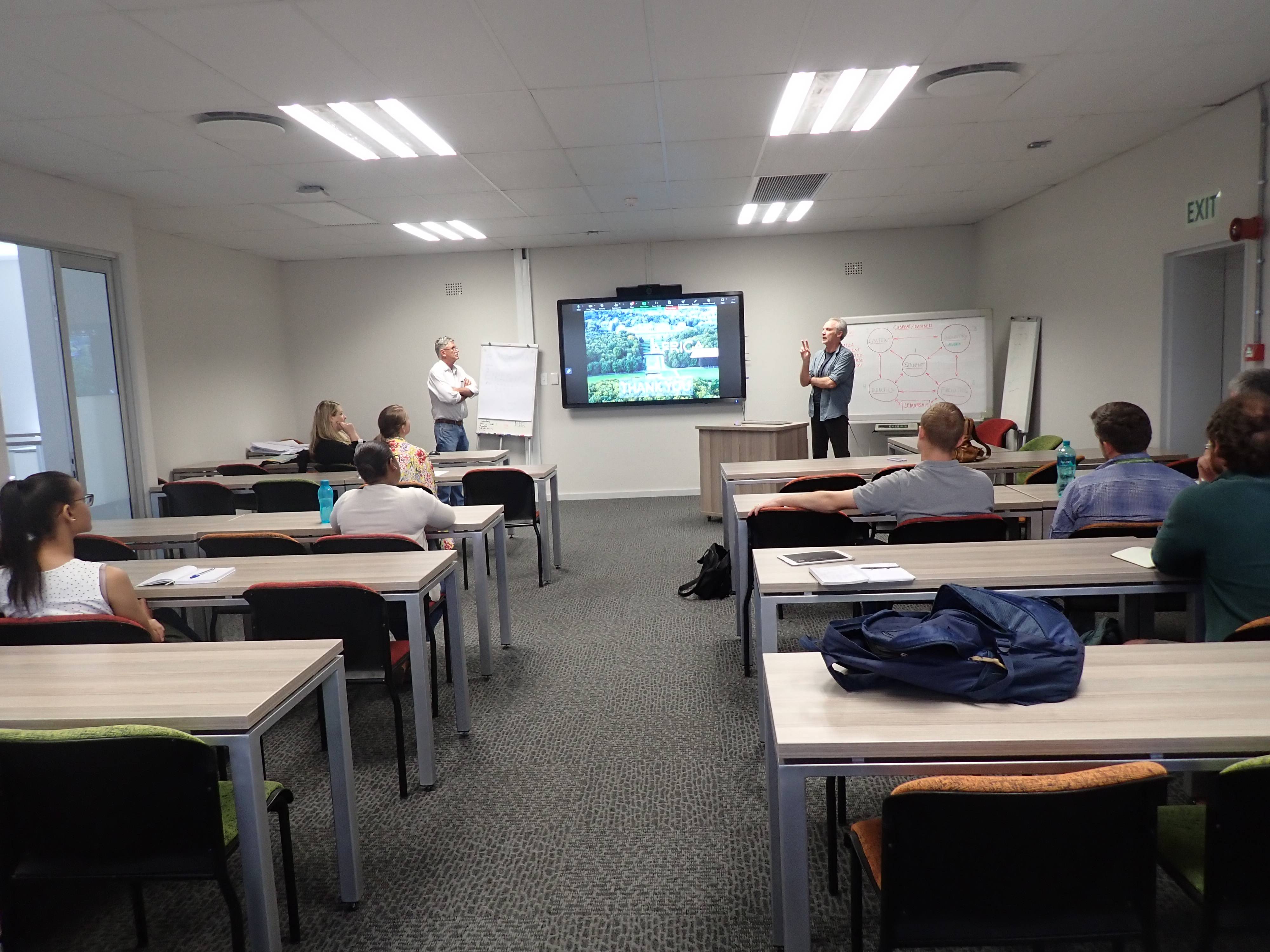 Marc De Meyer (RMCA) during discussion with participants of the Hortgro Science meeting