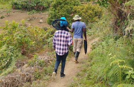 Landscape Tanzania - Two people walking