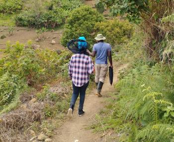 Landscape Tanzania - Two people walking